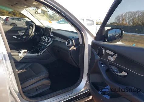 2016 Mercedes-Benz Glc 300 z USA, uszkodzony, nr VIN WDC0G4JB8GF051217